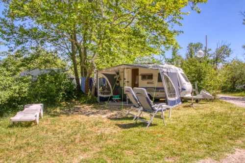 Pitch - Package: Pitch + 1 Car + Caravan  Or Tent - image n°4 - Flower Camping Les Rives de l'Aygues