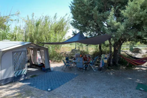 Emplacement - Forfait Privilège Bord De Rivière Avec Électricité - image n°3 - Flower Camping Les Rives de l'Aygues