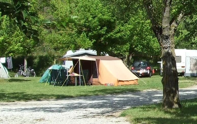 Kampeerplaats - Kampeerplaats Caravan Of Tent + Voertuig - Camping Les Tuillères