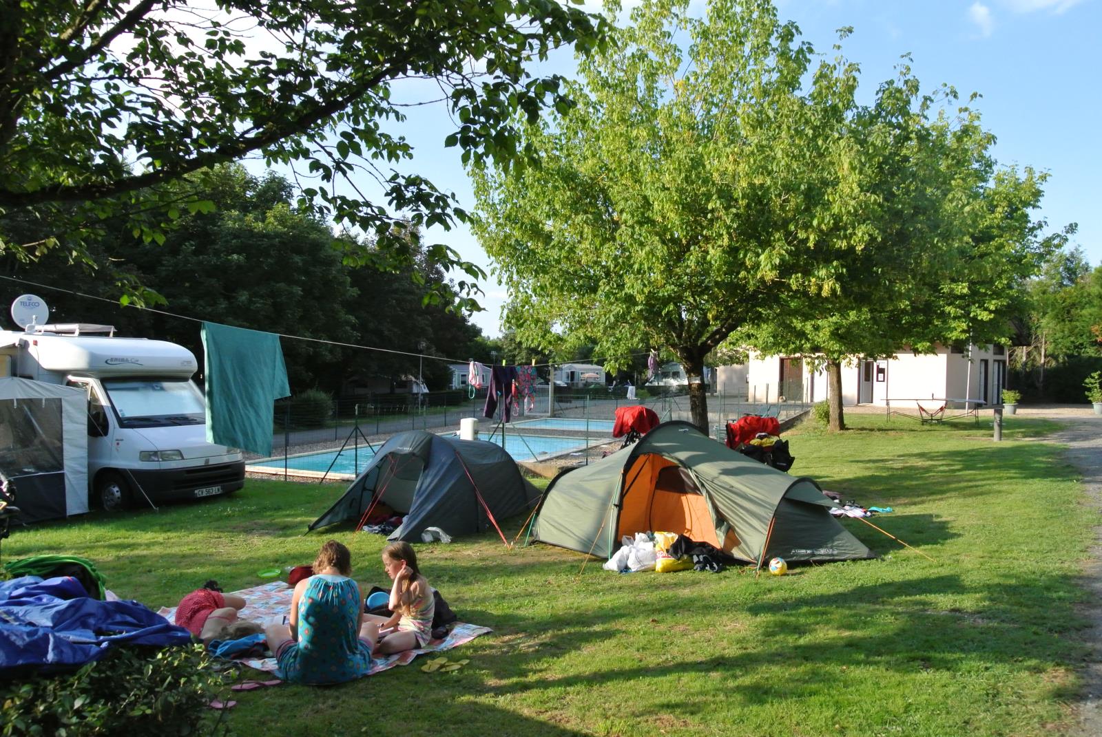 Emplacement - Forfait Randonneur (À Pied Ou À Vélo / 1 Tente Sans Électricité) - Camping de Bourbon-Lancy