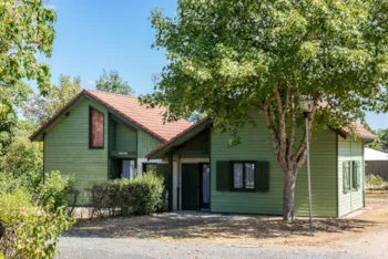 Mietunterkunft - Kur-Paket 1 Person/21 Nächte Im Chalet Oder Mobilheim Für 4/6 Personen (Haustier Inklusive) - Camping de Bourbon-Lancy