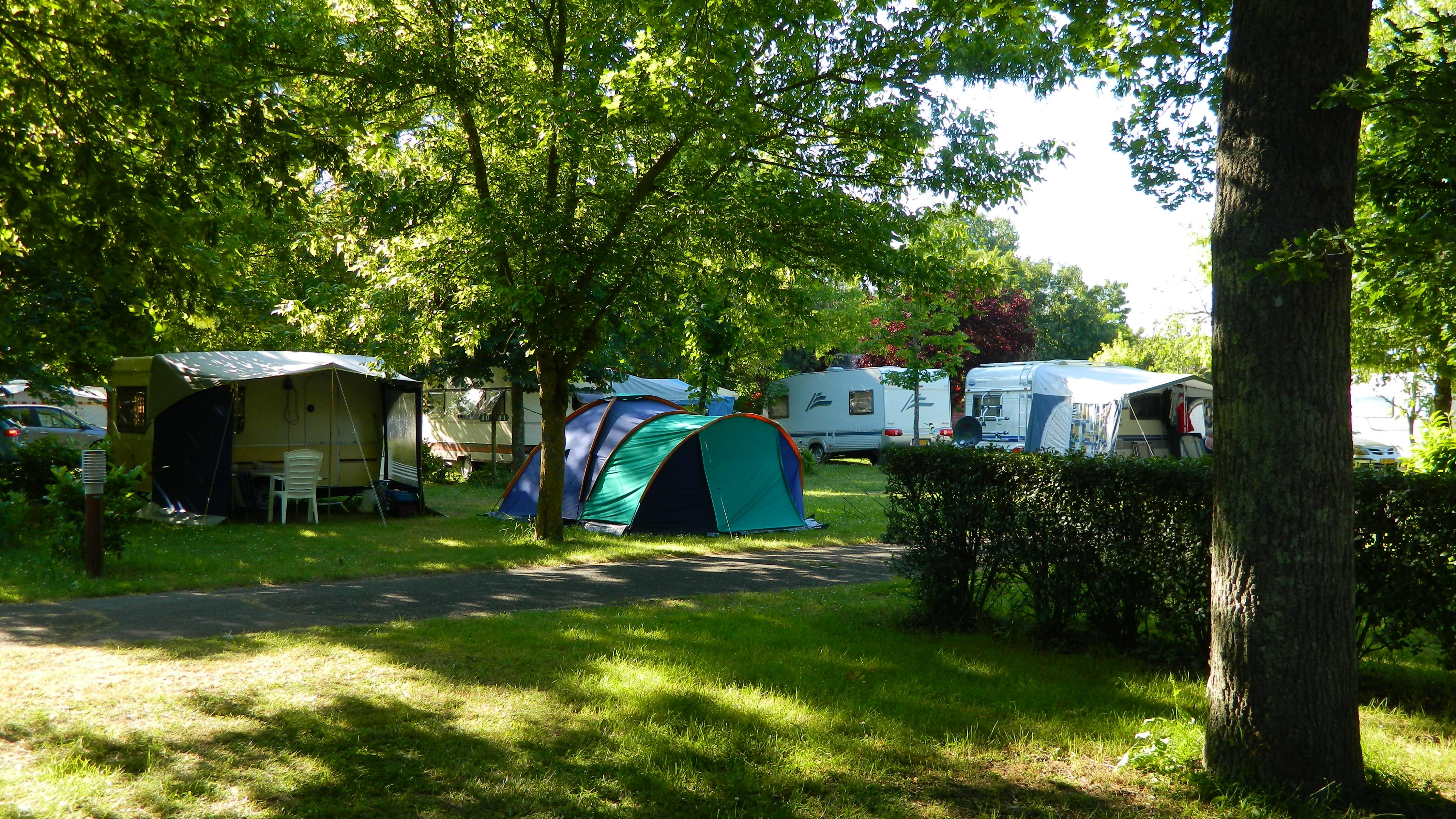 Kampeerplaats - Pakket Fiets Zonder Elektriciteit - Camping de Montlouis-sur-Loire