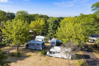 Stellplatz - Komfortpaket, Mit Strom - Camping de Montlouis-sur-Loire