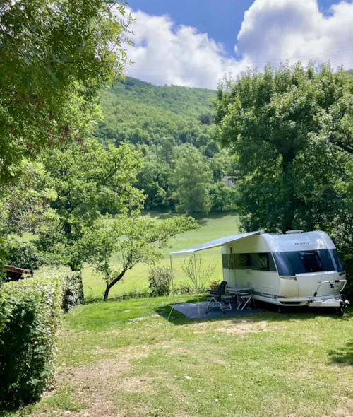 Pitch - Package (Caravan / Motorhome / Tent) 70/100M² - image n°2 - Camping Porte de Provence