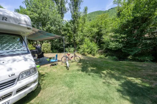 Pitch - Package (Caravan / Motorhome / Tent) 70/100M² - image n°5 - Camping Porte de Provence