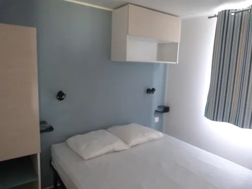 Location - Mobil Home Premium Mercure - 26 M² - 2 Chambres + Clim - - image n°4 - CAMPING LES CLOS