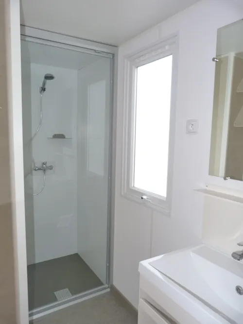 Location - Mobil Home Premium Mercure - 26 M² - 2 Chambres + Clim - - image n°6 - CAMPING LES CLOS