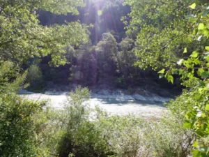 Emplacement - Premium pitch with private bathroom facilities, 10A electricity - CAMPING LES CLOS