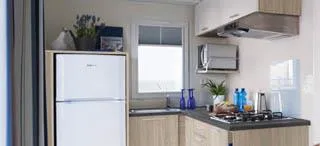 Accommodation - Mobil Home Grand Large 30M² - Half-Covered Terrace - image n°2 - Camping Le Panoramic