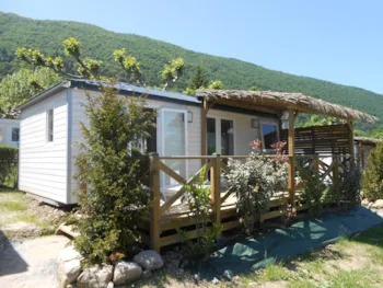 Mietunterkunft - Mobilheim Grand Large 30M² - Halbüberdachte Terrasse - Camping Le Panoramic