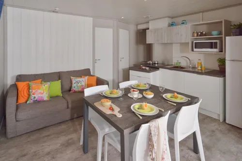 Mietunterkunft - Chalet Casane 35M² (Tv + Spüllmachine) Überdachte Terrasse 15M² - image n°4 - Camping Le Panoramic