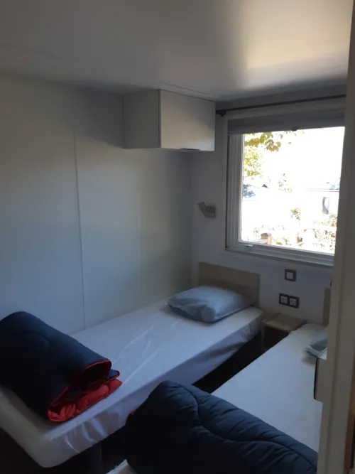 Huuraccommodatie(s) - Stacaravan Tournette 27M² - Half-Schaduwrijk Terras Tv - image n°5 - Camping Le Panoramic