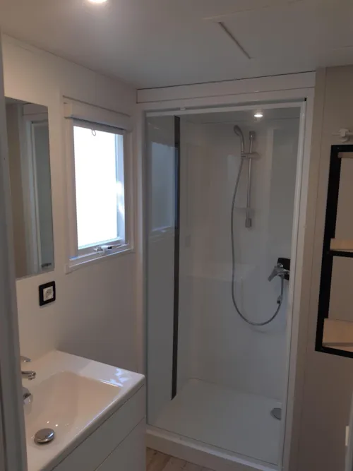 Huuraccommodatie(s) - Stacaravan Tournette 27M² - Half-Schaduwrijk Terras Tv - image n°6 - Camping Le Panoramic