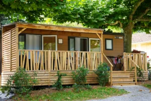  - Mobil home  Cochette 30m2  4 pers  avec terrasse 3 /4 couverte de 18m2 - Camping Le Panoramic