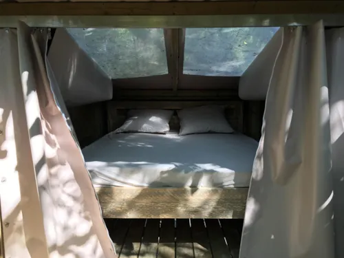 Location - Cabane Du Baroudeur  -Avec Wc- Micro Cuisine Sans Eau - Sans Douche - image n°4 - Hôtel de Plein Air Suze Luxe Nature
