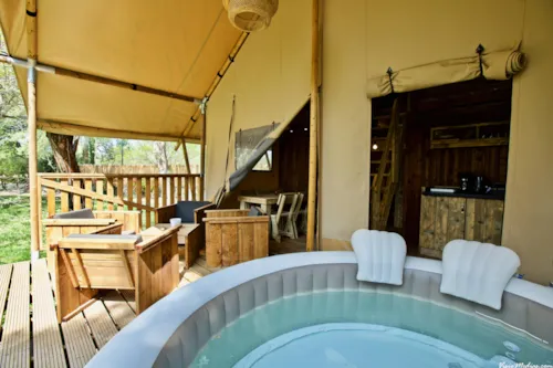 Accommodation - Lodge Rivière 30M² + 15M² - 2 Bedrooms - Private Spa - Kitchen - Bathroom - image n°2 - Hôtel de Plein Air Suze Luxe Nature