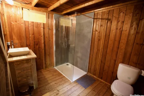 Accommodation - Lodge Rivière 30M² + 15M² - 2 Bedrooms - Private Spa - Kitchen - Bathroom - image n°7 - Hôtel de Plein Air Suze Luxe Nature