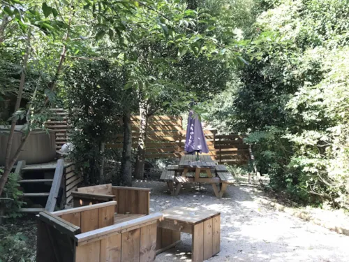 Accommodation - Lodge Château 32M² - 2 Bedrooms -  Private Spa - Kitchen - Bathroom - image n°6 - Hôtel de Plein Air Suze Luxe Nature