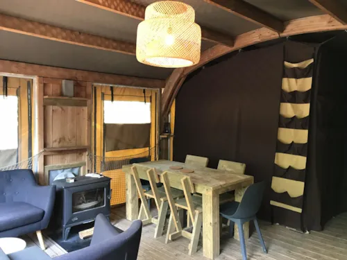 Accommodation - Lodge Château 32M² - 2 Bedrooms -  Private Spa - Kitchen - Bathroom - image n°2 - Hôtel de Plein Air Suze Luxe Nature