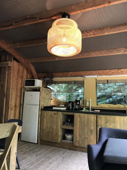 Accommodation - Lodge Château 32M² - 2 Bedrooms -  Private Spa - Kitchen - Bathroom - image n°3 - Hôtel de Plein Air Suze Luxe Nature