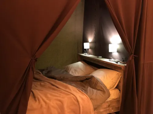 Location - Lodge Ruisseau 28M² - 2 Chambres - Spa Privatif - Cuisine - Salle D'eau - image n°9 - Hôtel de Plein Air Suze Luxe Nature