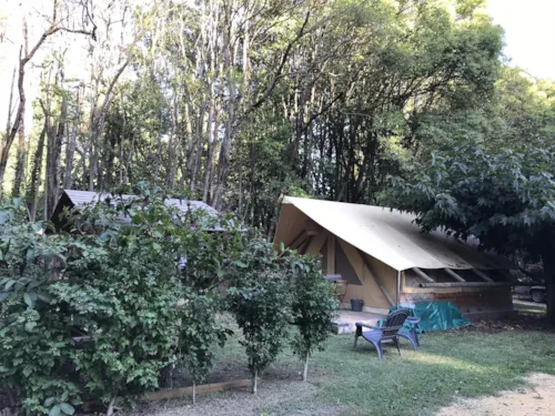 Location - Lodge Central 24M² - 1 Chambre - Coin Cuisine - Salle D'eau - Hébergement De Plain Pied Accessible Pmr - image n°2 - Hôtel de Plein Air Suze Luxe Nature