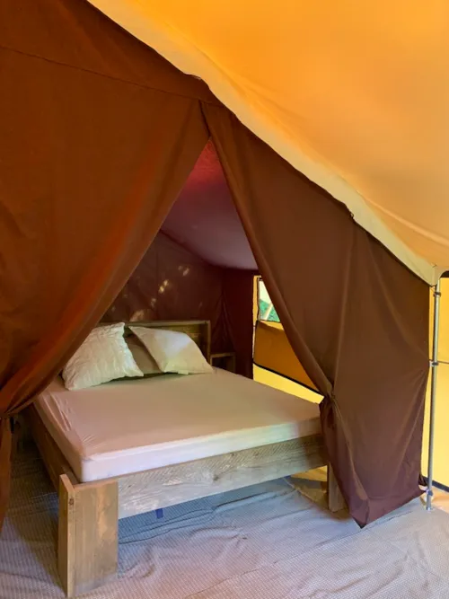 Accommodation - Lodge Clairière 25M² - 2 Bedrooms - Kitchen -Private Spa - image n°7 - Hôtel de Plein Air Suze Luxe Nature