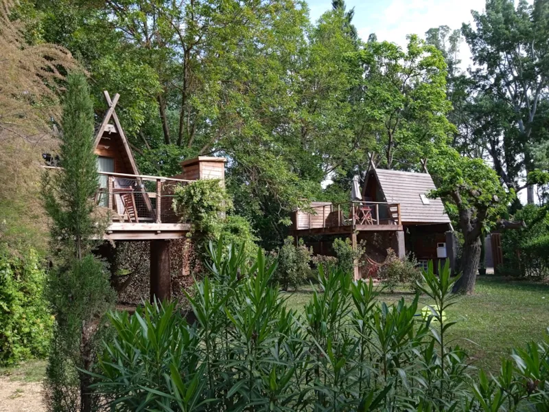 Cabane Perchée Source - Sans Douche - Avec Wc Et Cuisine