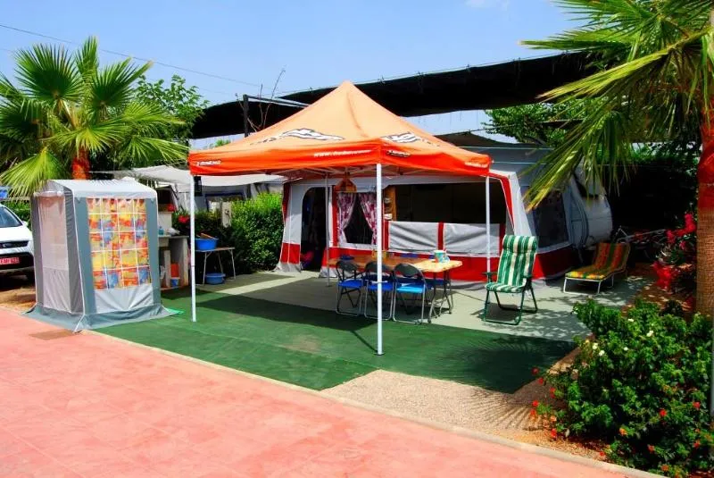 Pitch Oro >85m²: tent / caravan / camping-car + vehicle + electricity
