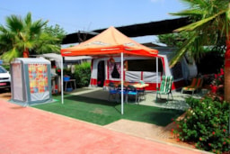 Parcela - Parcela Oro >85M²: Caravana / Tienda / Camping Car + Vehículo + Electricidad - Camping Bravoplaya