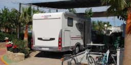 Pitch - Pitch Plata 70 - 85M²: Tent / Caravan / Camping-Car + Vehicle + Electricity - Camping Bravoplaya