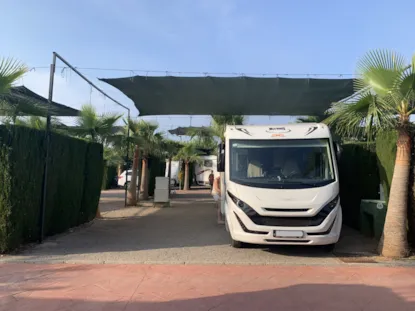 Piazzola Bronce <70M²: Tenda/Roulotte O Camper + Auto + Elettricità