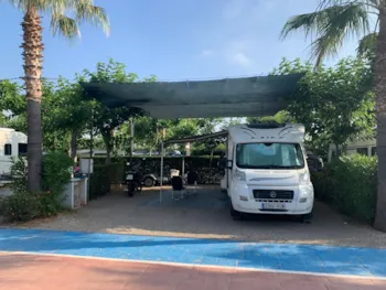 Stellplatz - Stellplatz Oro >85M²: Zelt/Wohnwagen Oder Wohnmobil + Fahrzeug +Strom - Camping Bravoplaya