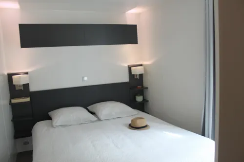 Accommodation - Spa Mobile Home With Private Jacuzzi - image n°7 - Camping du Domaine de Senaud