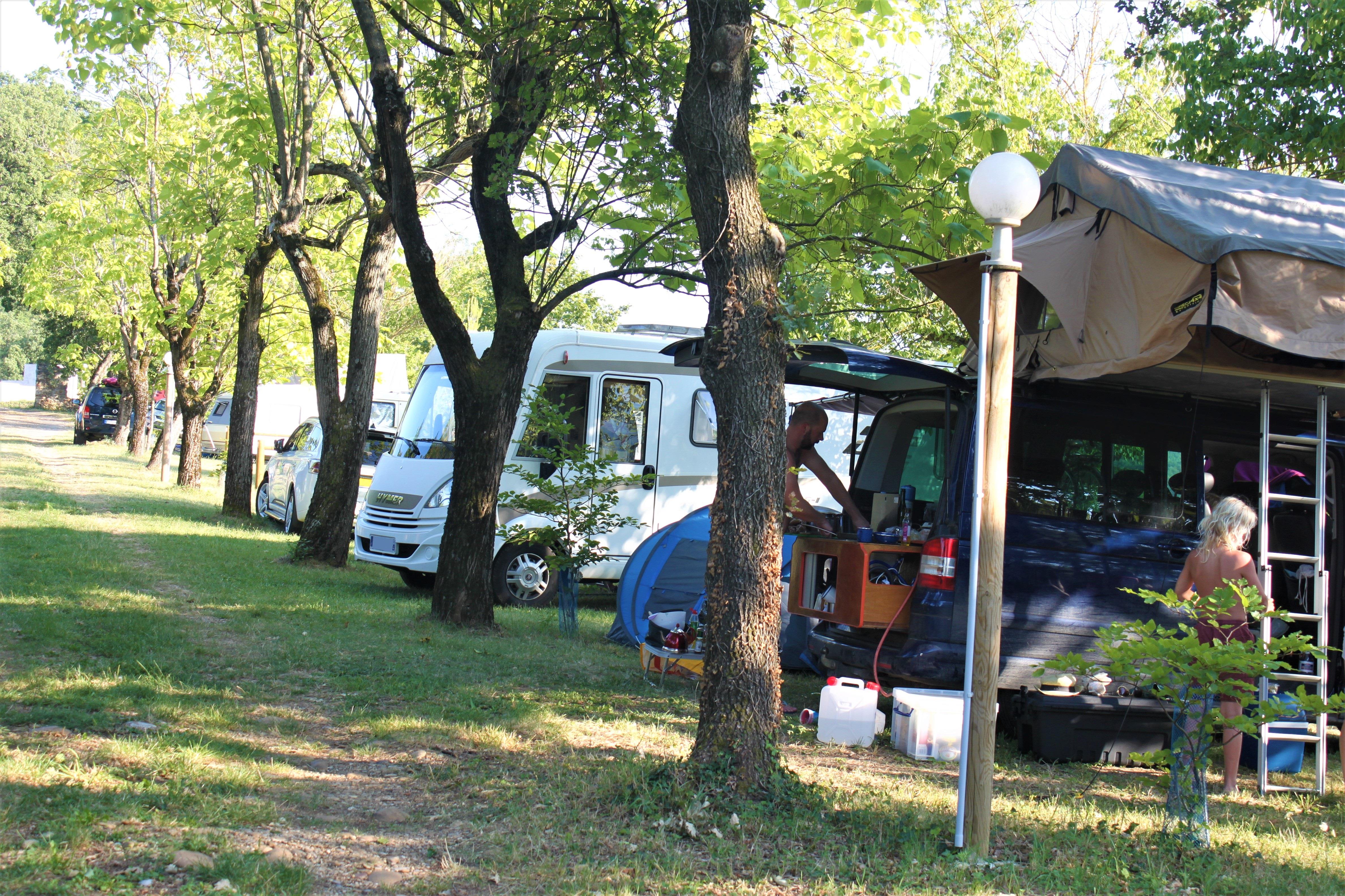 Pitch - Comfort Package (1 Caravan Or Motorhome / 1 Car / Electricity) - Camping du Domaine de Senaud