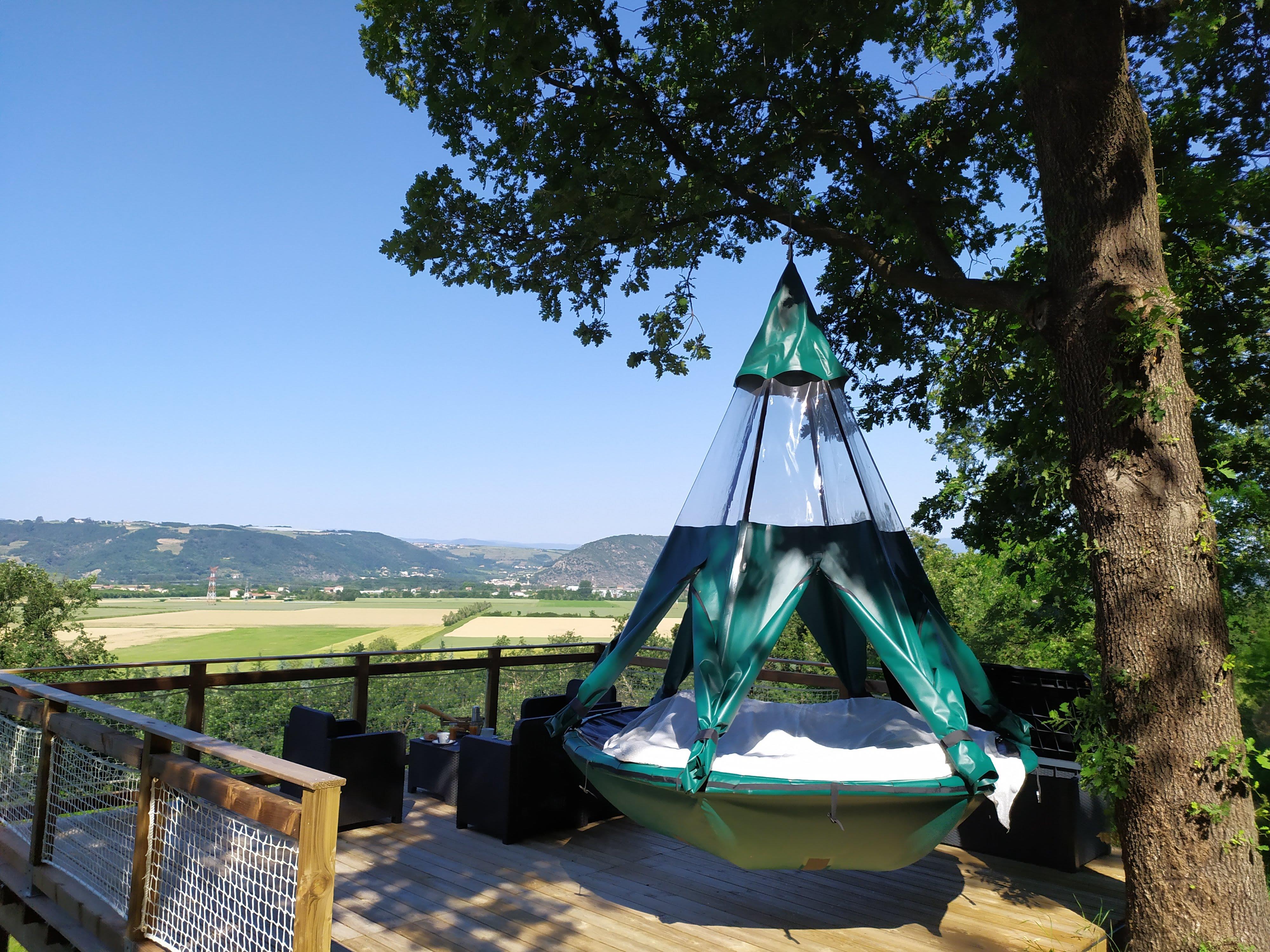 Huuraccommodatie - Hangende Tent - Camping du Domaine de Senaud