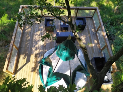Suspended tent