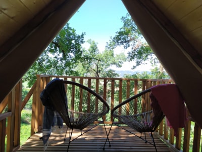 Duo perched hut