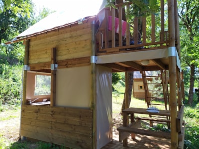 Duo perched hut