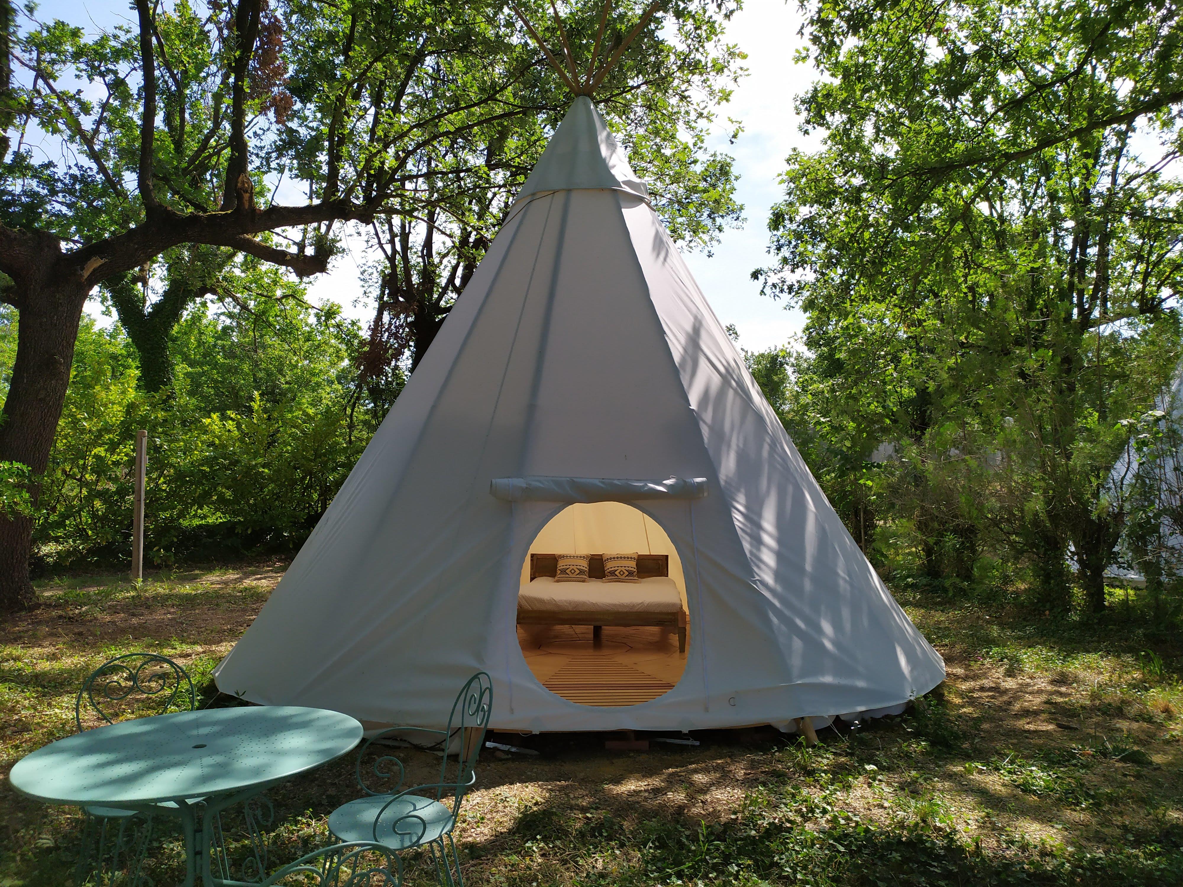 Mietunterkunft - Indischer Tipi - Camping du Domaine de Senaud