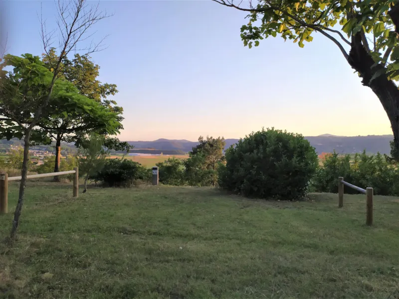 Forfait Confort (1 Caravane Ou Camping-Car / 1 Voiture / Électricité)