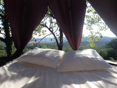 Suspended tent