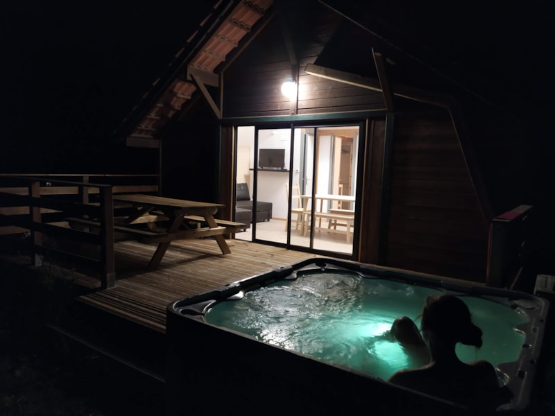 Spa-chalet met privéjacuzzi + babypakket inbegrepen