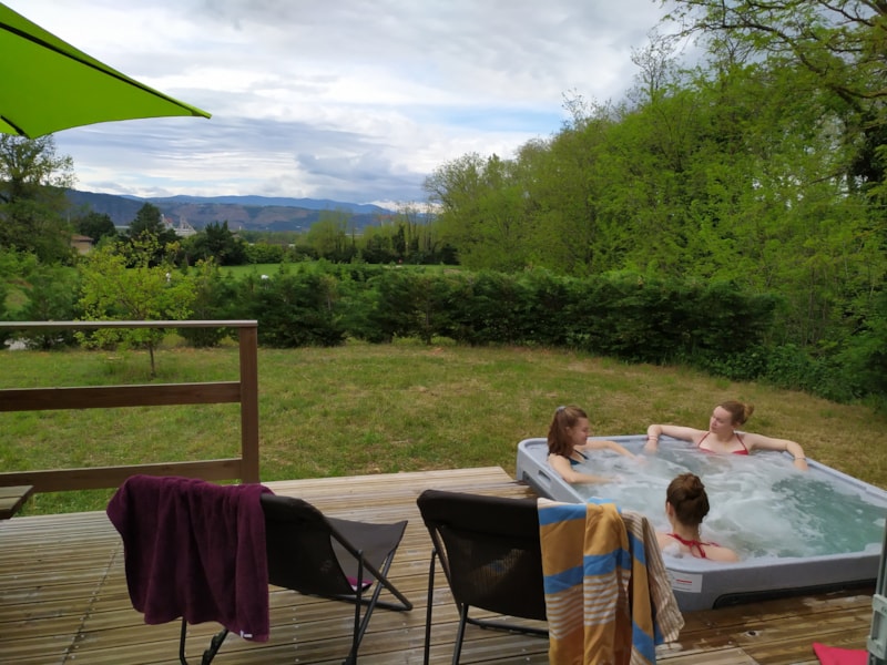 Spa-stacaravan met privéjacuzzi
