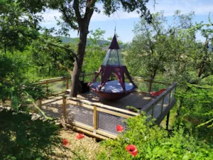 Locatif - Suspended tent - Camping du Domaine de Senaud