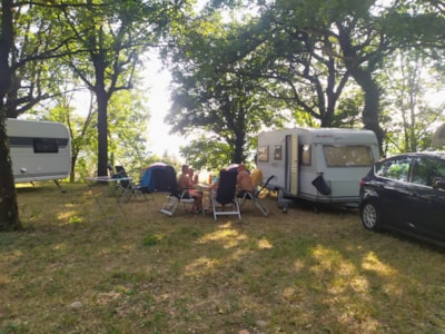 Comfort Package (1 caravan or motorhome / 1 car / electricity)