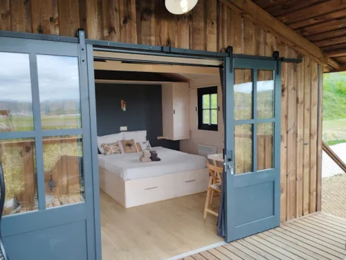 Location - Cabane Hôtelière - image n°1 - Camping du Domaine de Senaud