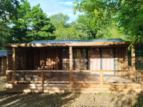 Location - Chalet 3 Chambres - image n°9 - Camping du Domaine de Senaud