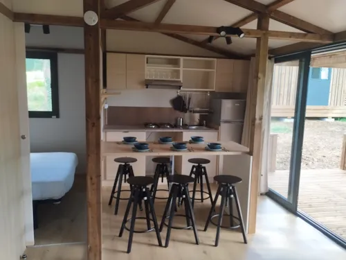 Location - Chalet 3 Chambres - image n°2 - Camping du Domaine de Senaud