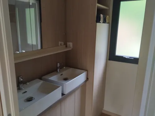 Location - Chalet 3 Chambres - image n°8 - Camping du Domaine de Senaud